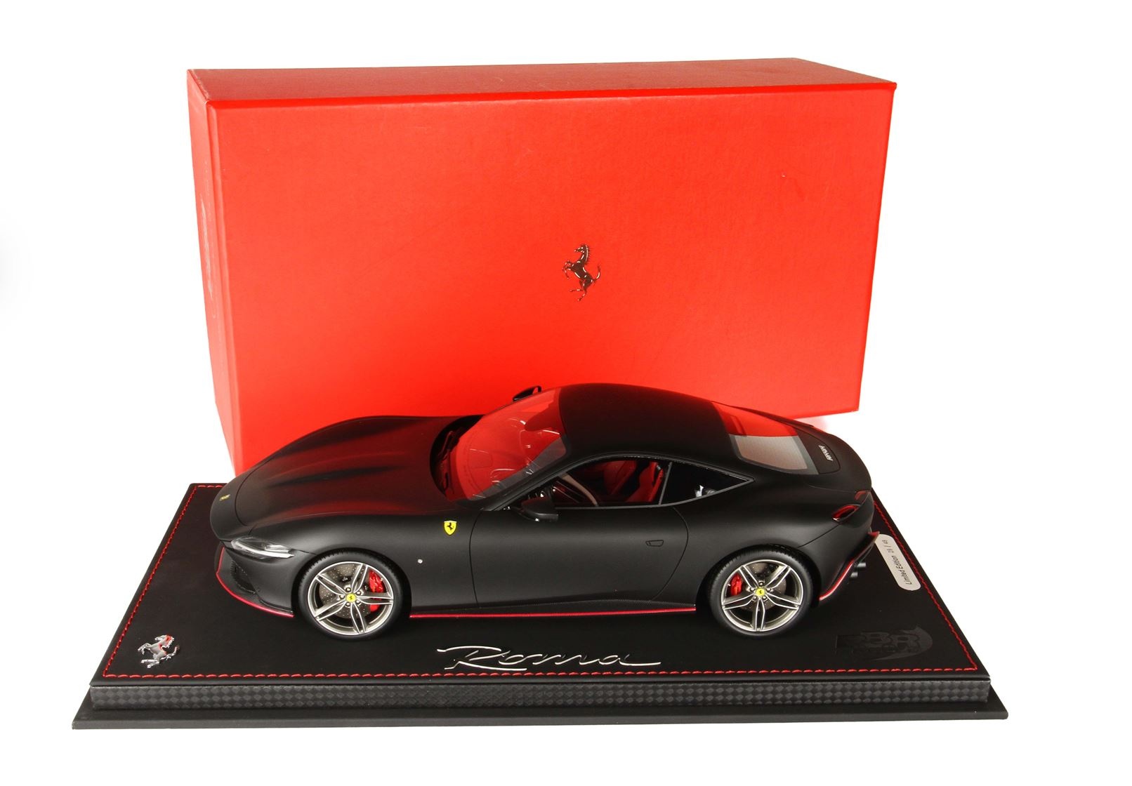 1:18 Ferrari Roma Nero Opaco Mat Zwart