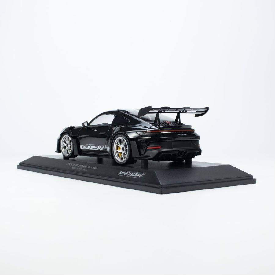 1:18 Porsche 911 (992) GT3RS 2023 met Zilveren Velgen