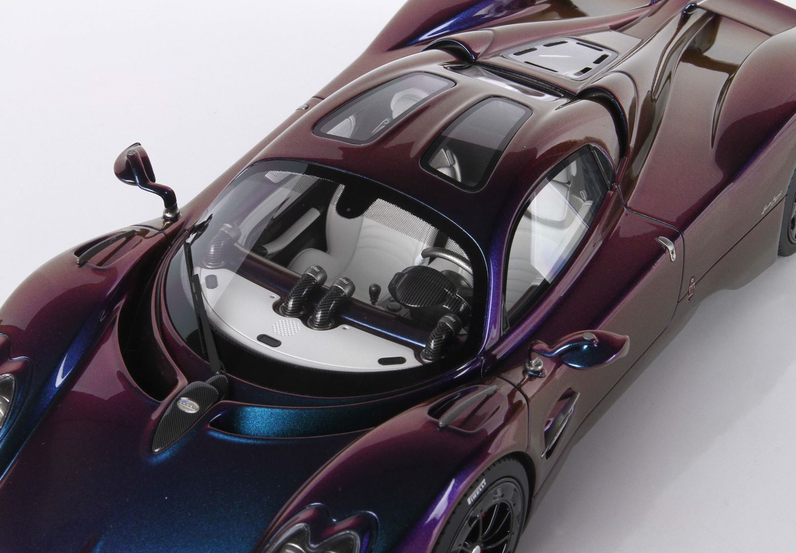 1:18 Pagani Utopia Chameleon 2022 Limited Edition 1/48 pcs.