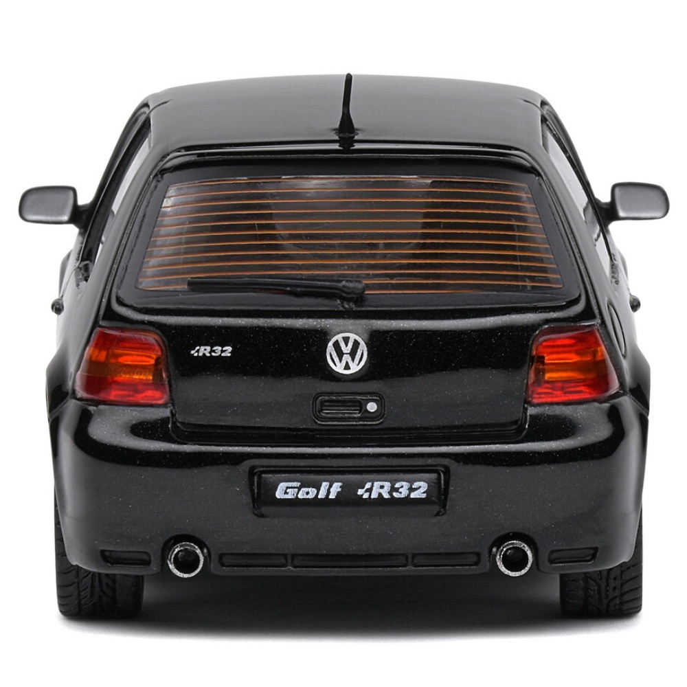 1:43 Vw Golf IV R32 2003 zwart Solido Schaalmodel