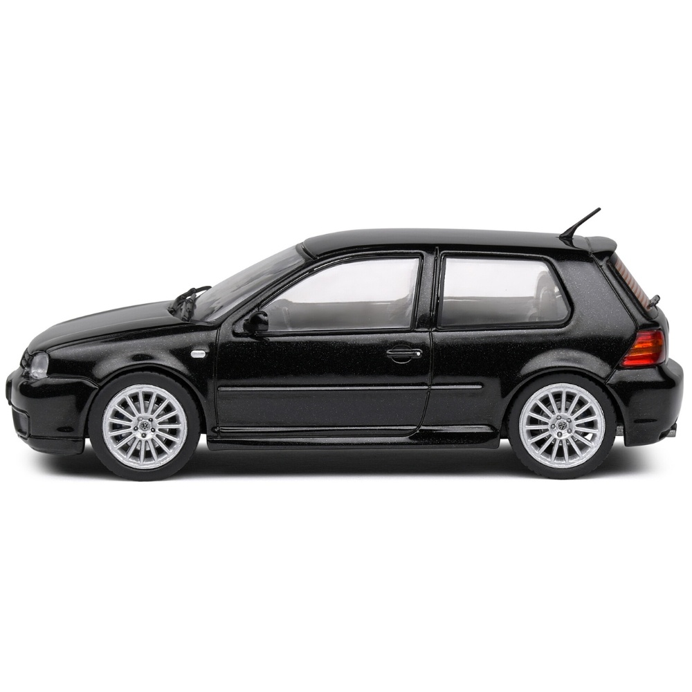 1:43 Vw Golf IV R32 2003 zwart Solido Schaalmodel