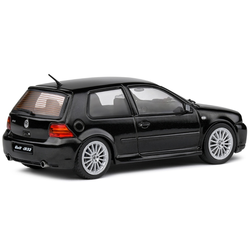 1:43 Vw Golf IV R32 2003 zwart Solido Schaalmodel