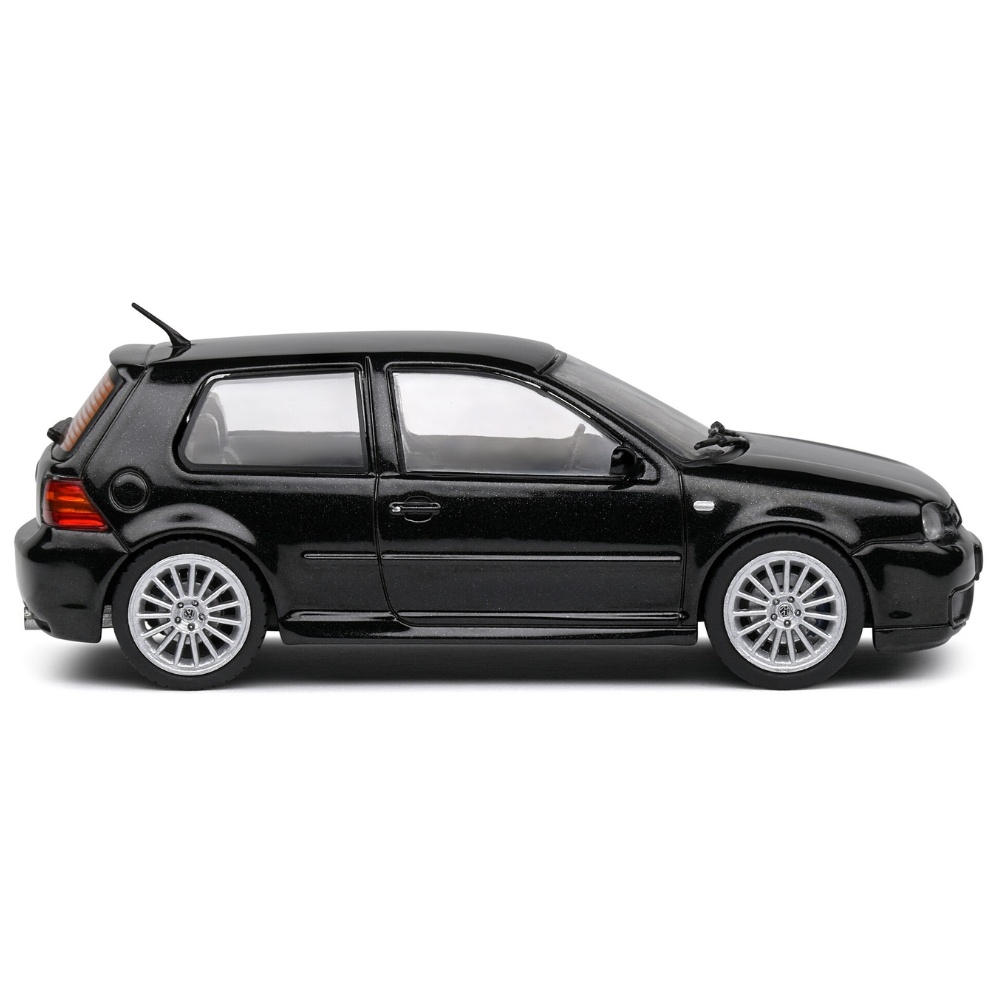 1:43 Vw Golf IV R32 2003 zwart Solido Schaalmodel