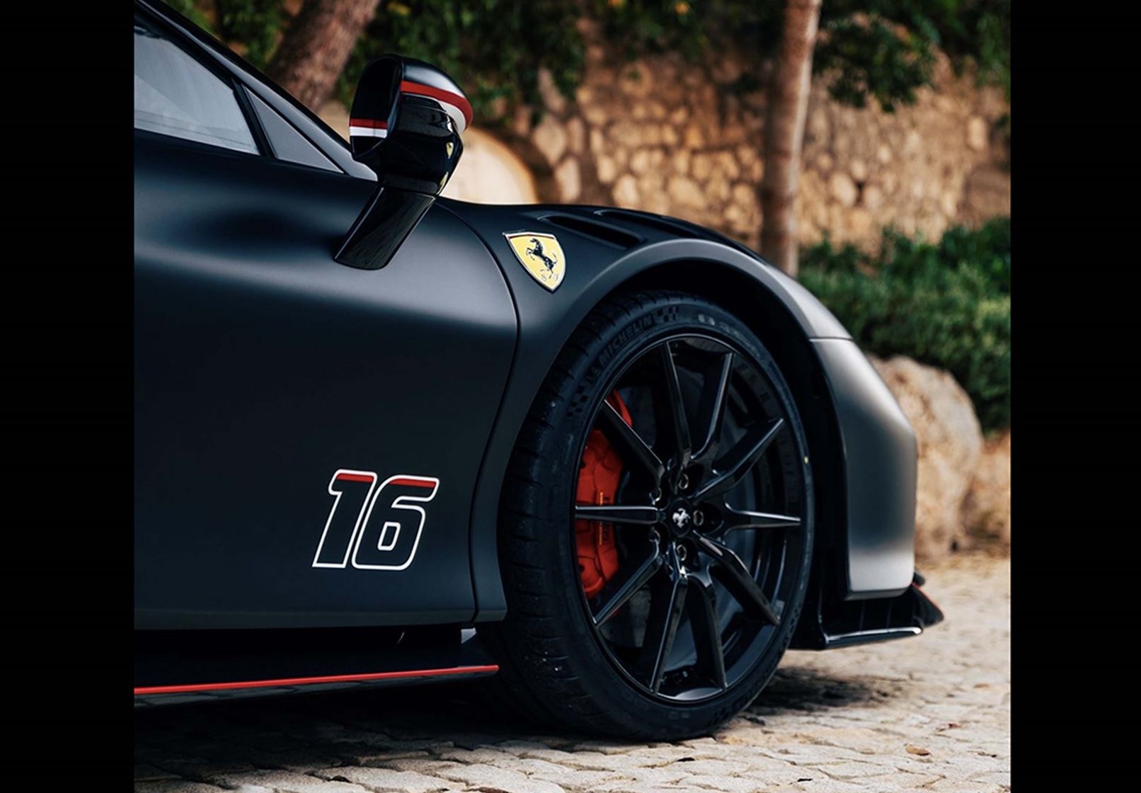*Pre-order* 1:18 Ferrari SF90 XX Stradale Race #16 incl. display