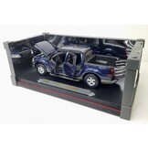 1:18 Ford Explorer Sport Trac