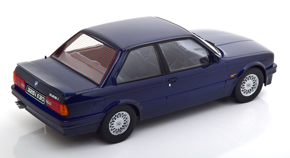 Schaalmodel 1:18 BMW 325i 1988 Dark Blue metallic