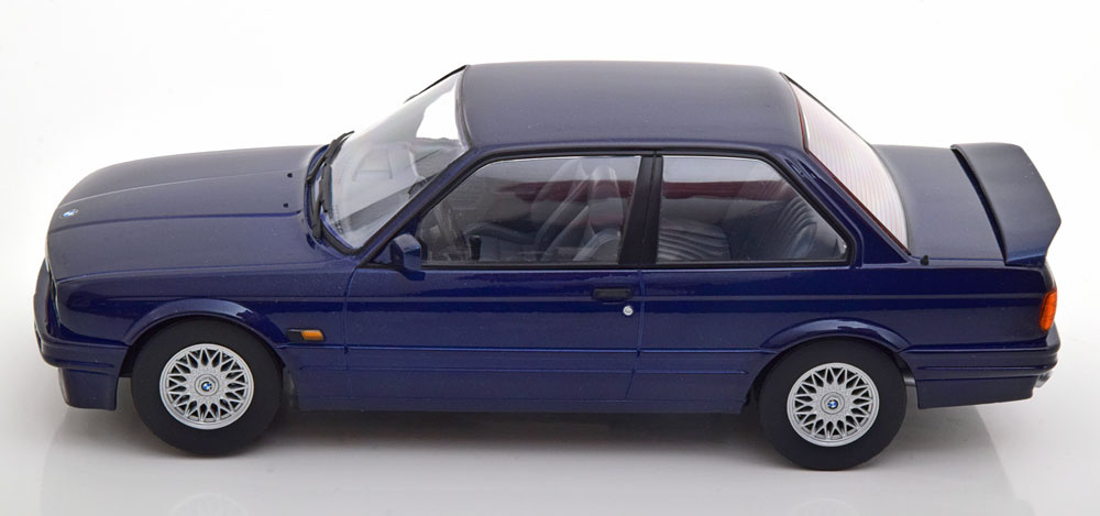 Schaalmodel 1:18 BMW 325i 1988 Dark Blue metallic