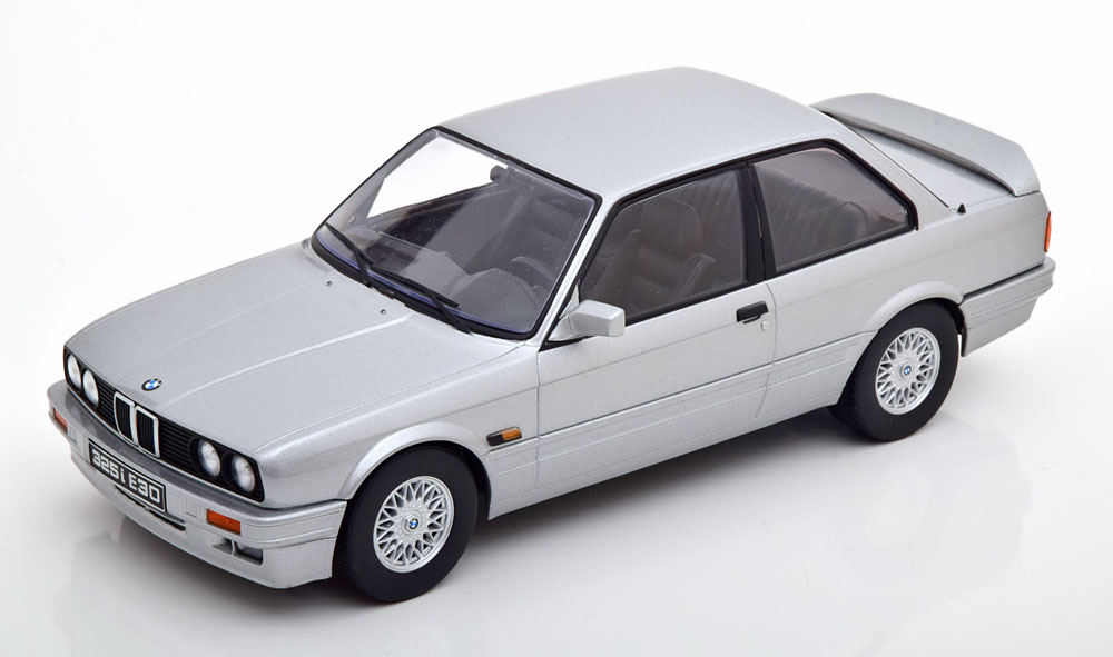Schaalmodel 1:18 BMW 325i 1988 Silver metallic