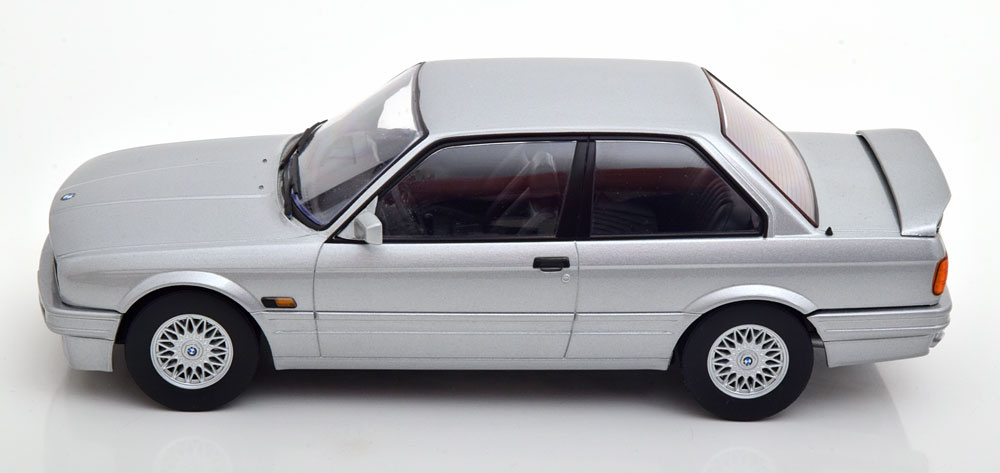 Schaalmodel 1:18 BMW 325i 1988 Silver metallic