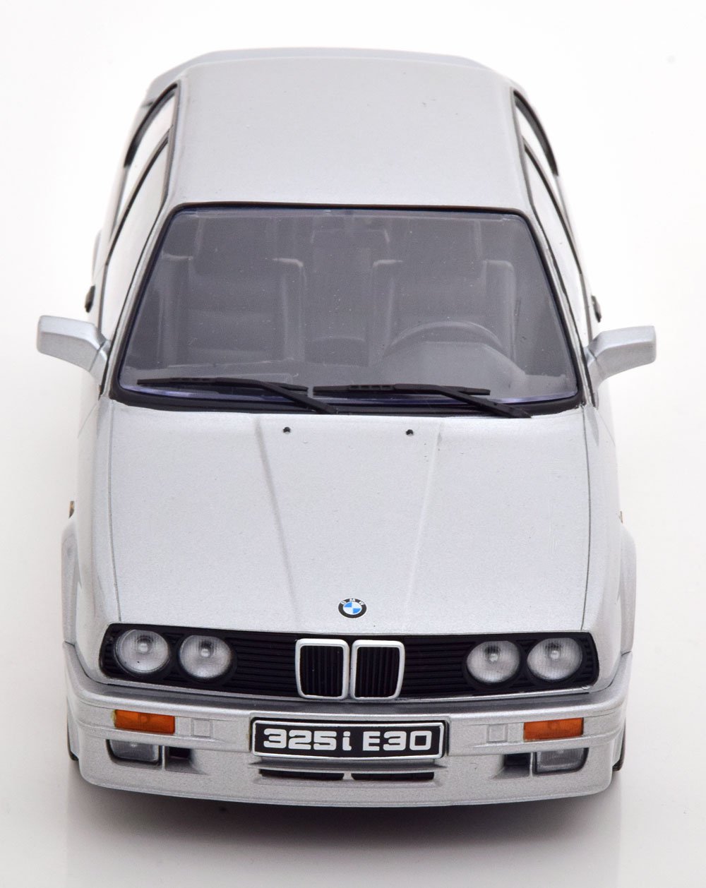 Schaalmodel 1:18 BMW 325i 1988 Silver metallic