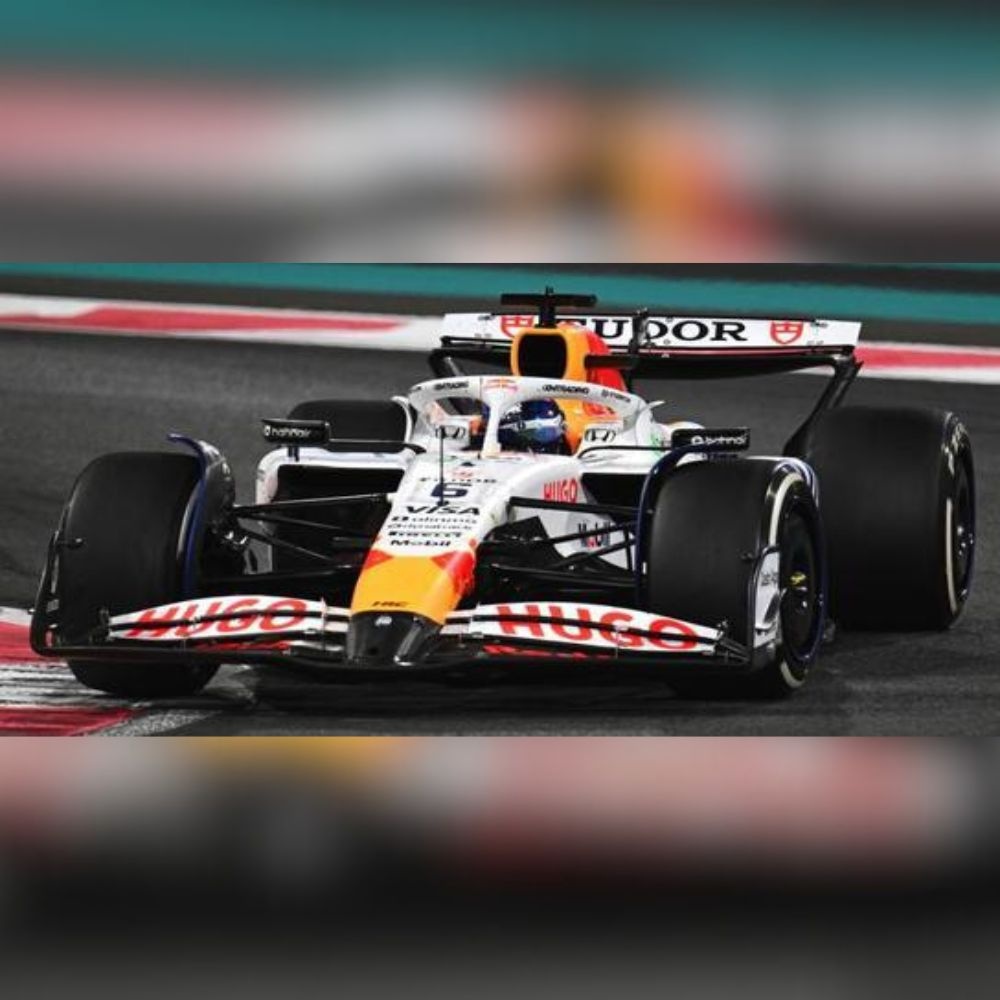 1:43 Isack Hadjar Racing Bulls P6 Abu Dhabi 2025 (met pit board) - Spark Models