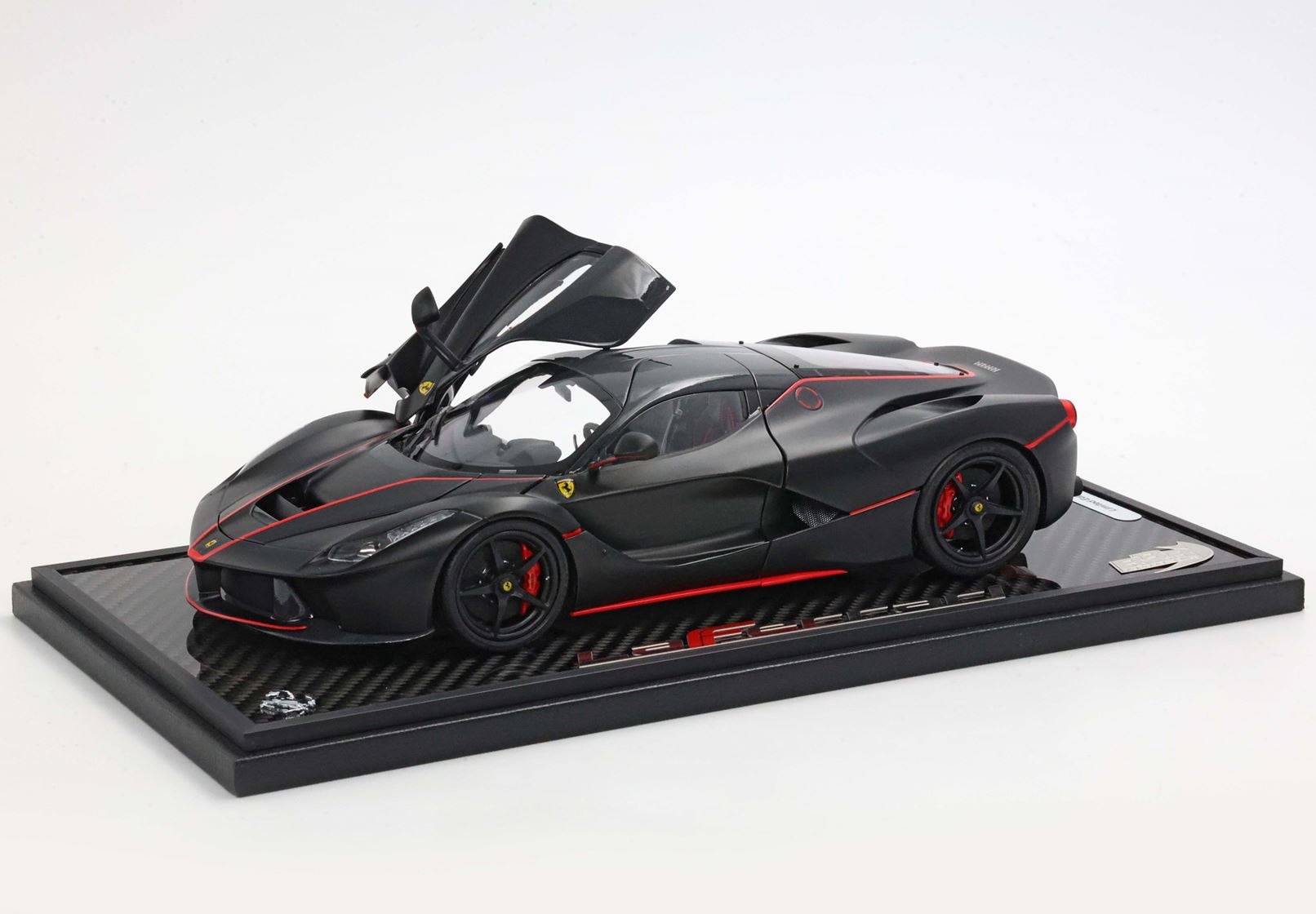 1:18 Ferrari LaFerrari (2013) Matt black with red stripes (Fernando Alonso) real carbon base - display case included - BBR Models