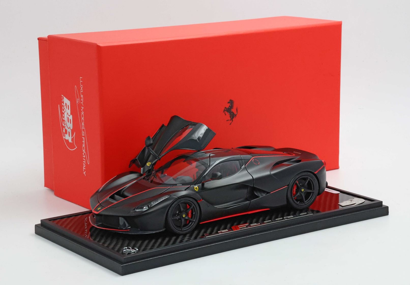 1:18 Ferrari LaFerrari (2013) Matt black with red stripes (Fernando Alonso) real carbon base - display case included - BBR Models