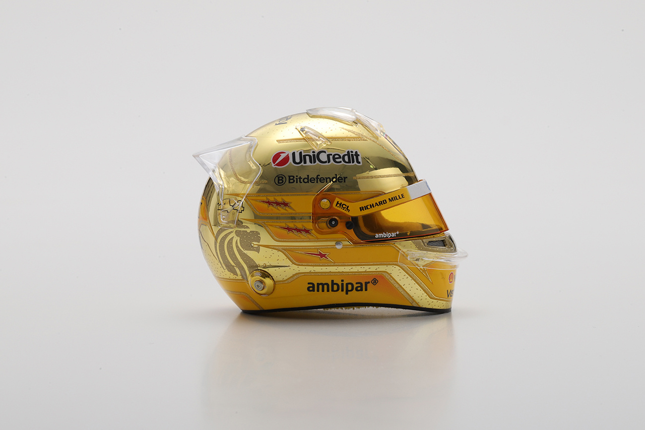 **Pre Order 1/5 Helmet Lewis Hamilton - Singapore GP 2025