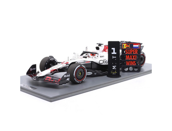 1:12 M. Verstappen Red Bull Racing RB21 #1 - 'Winnaar Japanse GP 2025 *met pitboard
