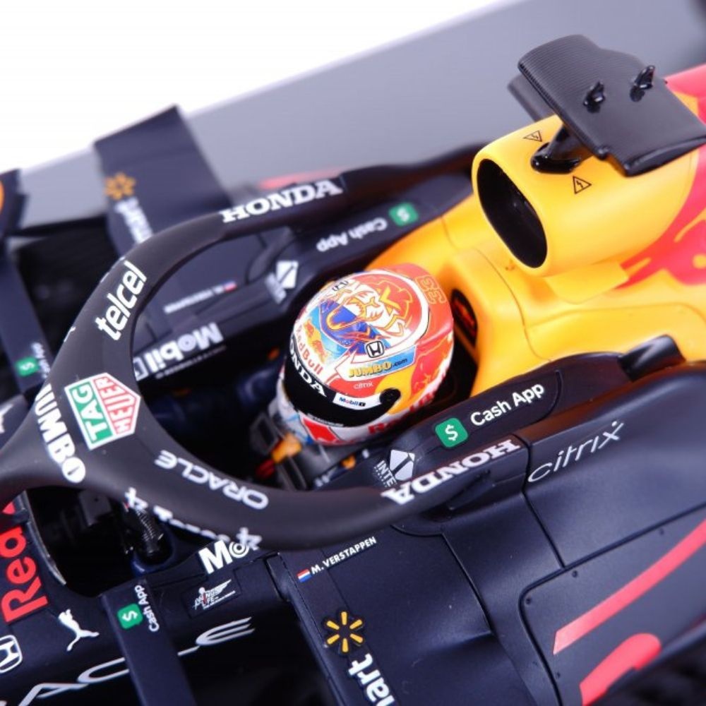 1:12 Max Verstappen Red Bull Racing RB16B #33 - 'Winnaar Dutch GP 2021' - Spark Models