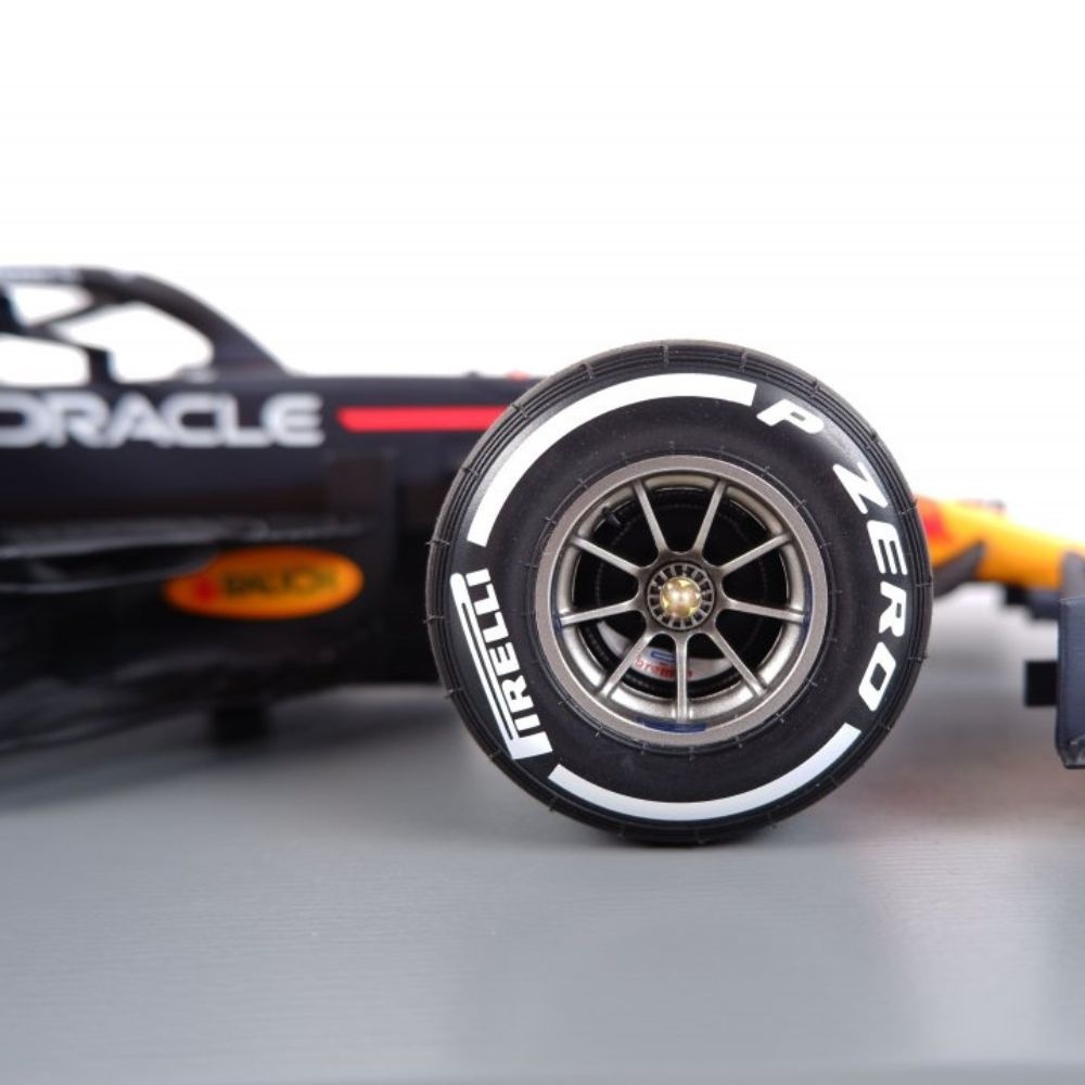 1:12 Max Verstappen Red Bull Racing RB16B #33 - 'Winnaar Dutch GP 2021' - Spark Models