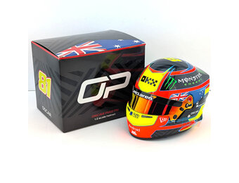 1:2 Helmet Oscar Piastri – McLaren F1 2025 | No. 81 | Official Replica - Bell Helmets