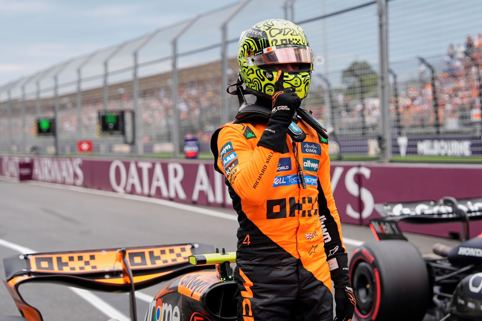 1:2 Helm Lando Norris – McLaren F1 2025 | Officiële Replica - Bell Helmets