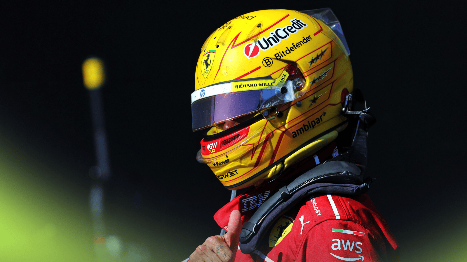 1:2 Helm Lewis Hamilton – Ferrari F1 2025 | Officiële Replica - Bell Helmets