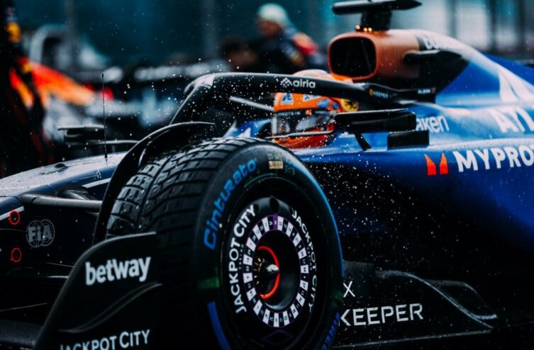 1:5 Helm Alexander Albon - Miami GP 2025