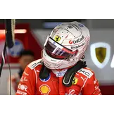 1:5 Lewis Hamilton Scuderia Ferrari HP - GP Japan 2026 Helm - Looksmart