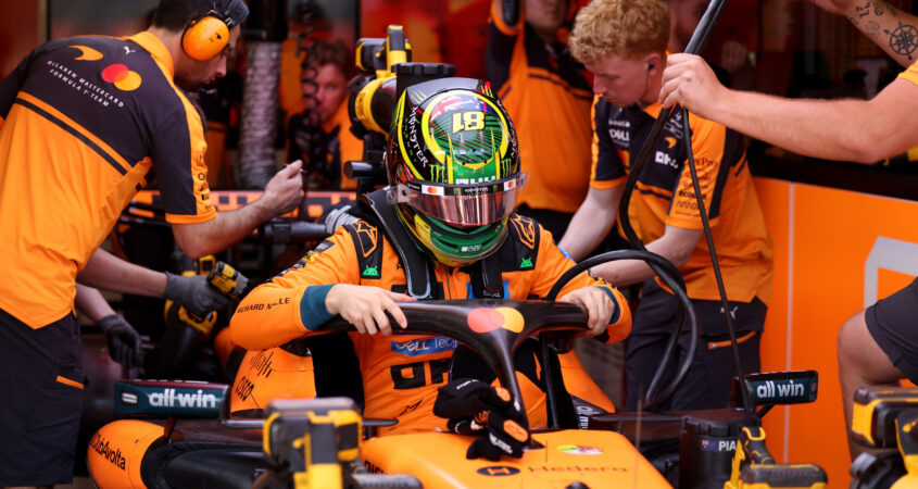 1:5 Oscar Piastri McLaren F1 Team - F1 GP Australië 2026 Helmet - Spark Models