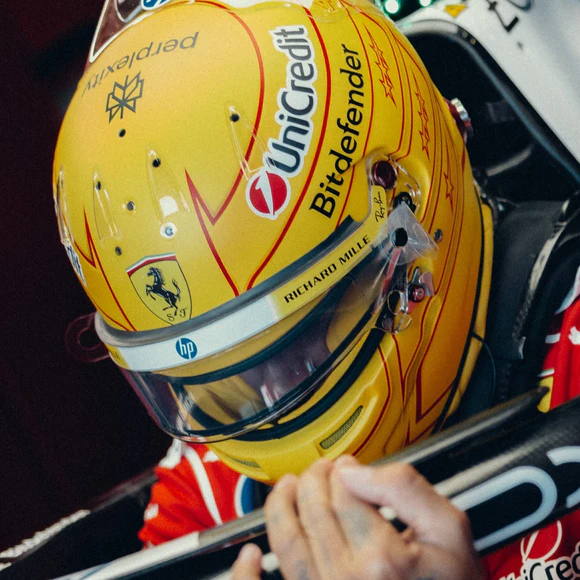 1:5 Lewis Hamilton Scuderia Ferrari HP - 2026 Season Helmet - Looksmart