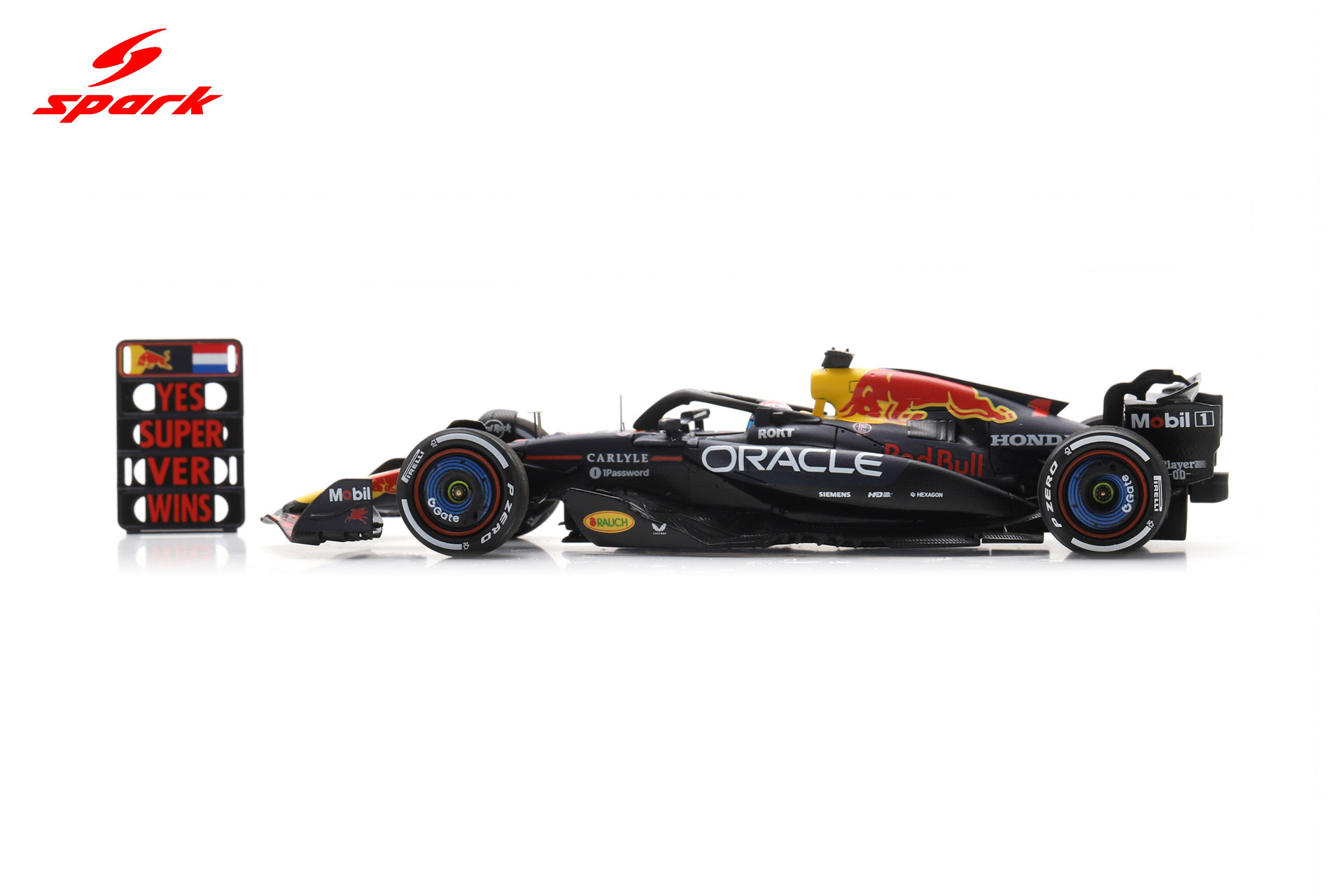 1:43 Max Verstappen Red Bull Racing F1 Winner Abu Dhabi 2025 (with pit board) - Spark Models