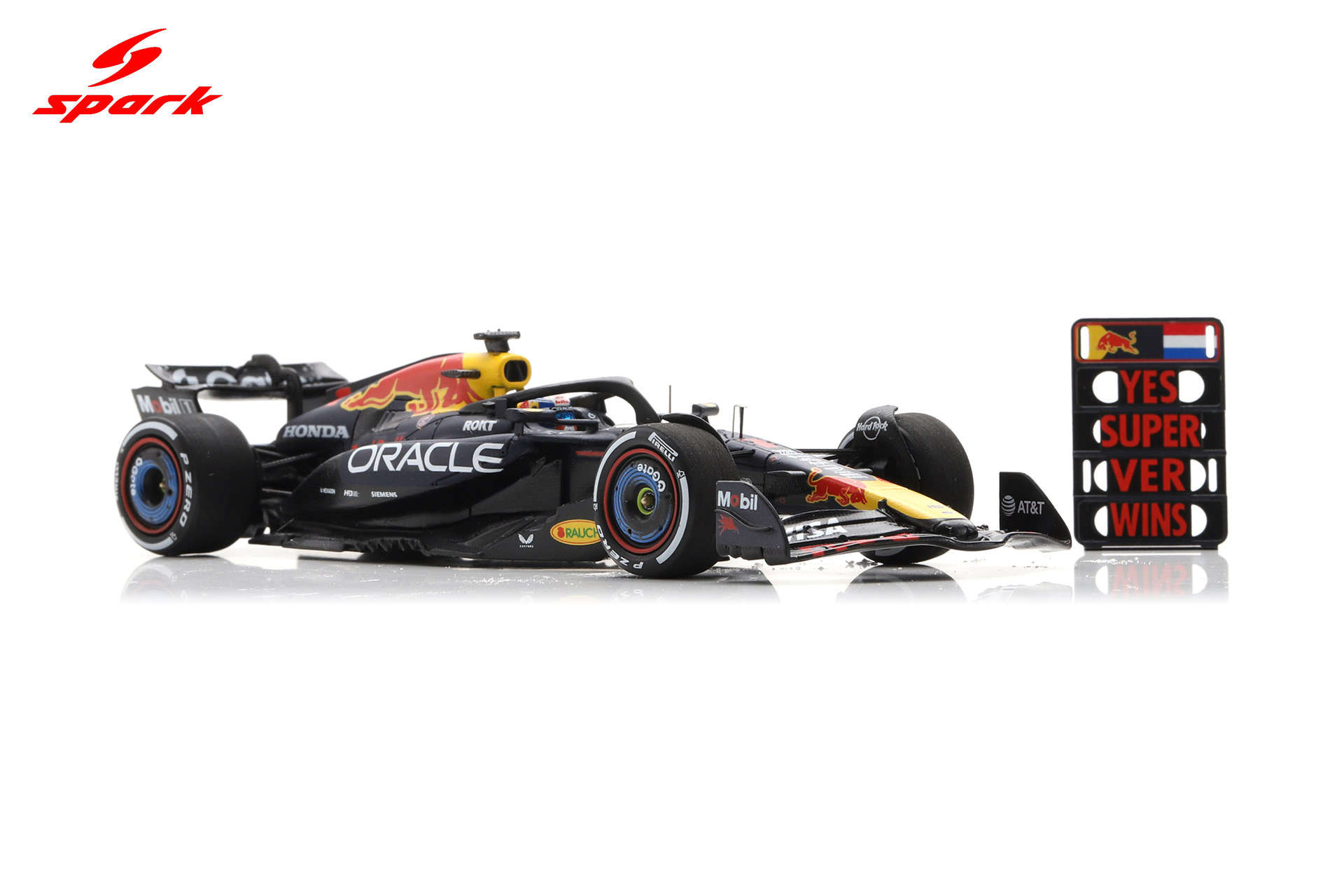 1:43 Max Verstappen Red Bull Racing F1 Winner Abu Dhabi 2025 (with pit board) - Spark Models
