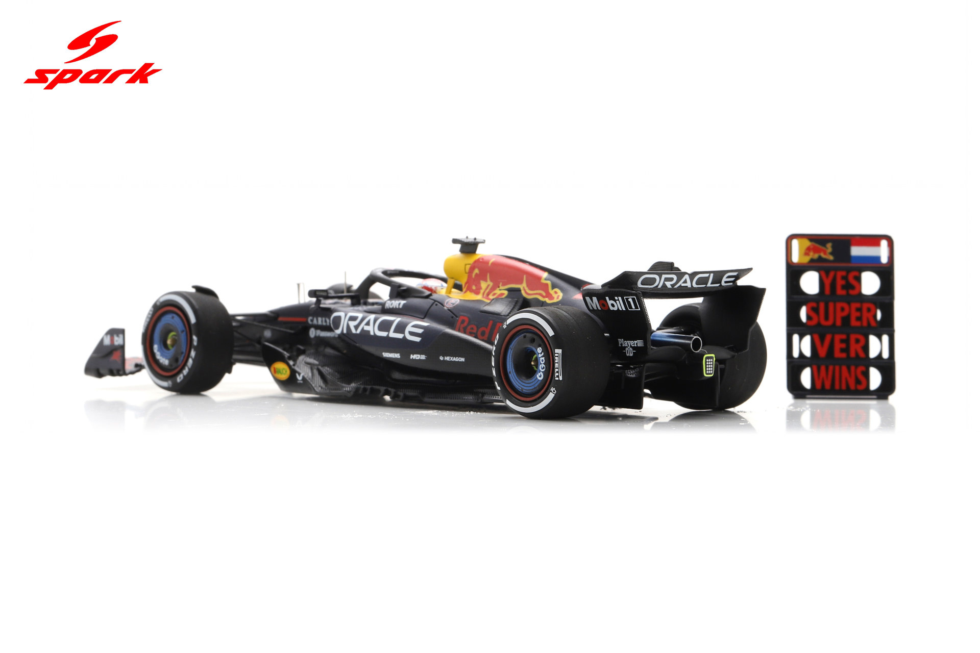 1:43 Max Verstappen Red Bull Racing F1 Winner Abu Dhabi 2025 (with pit board) - Spark Models