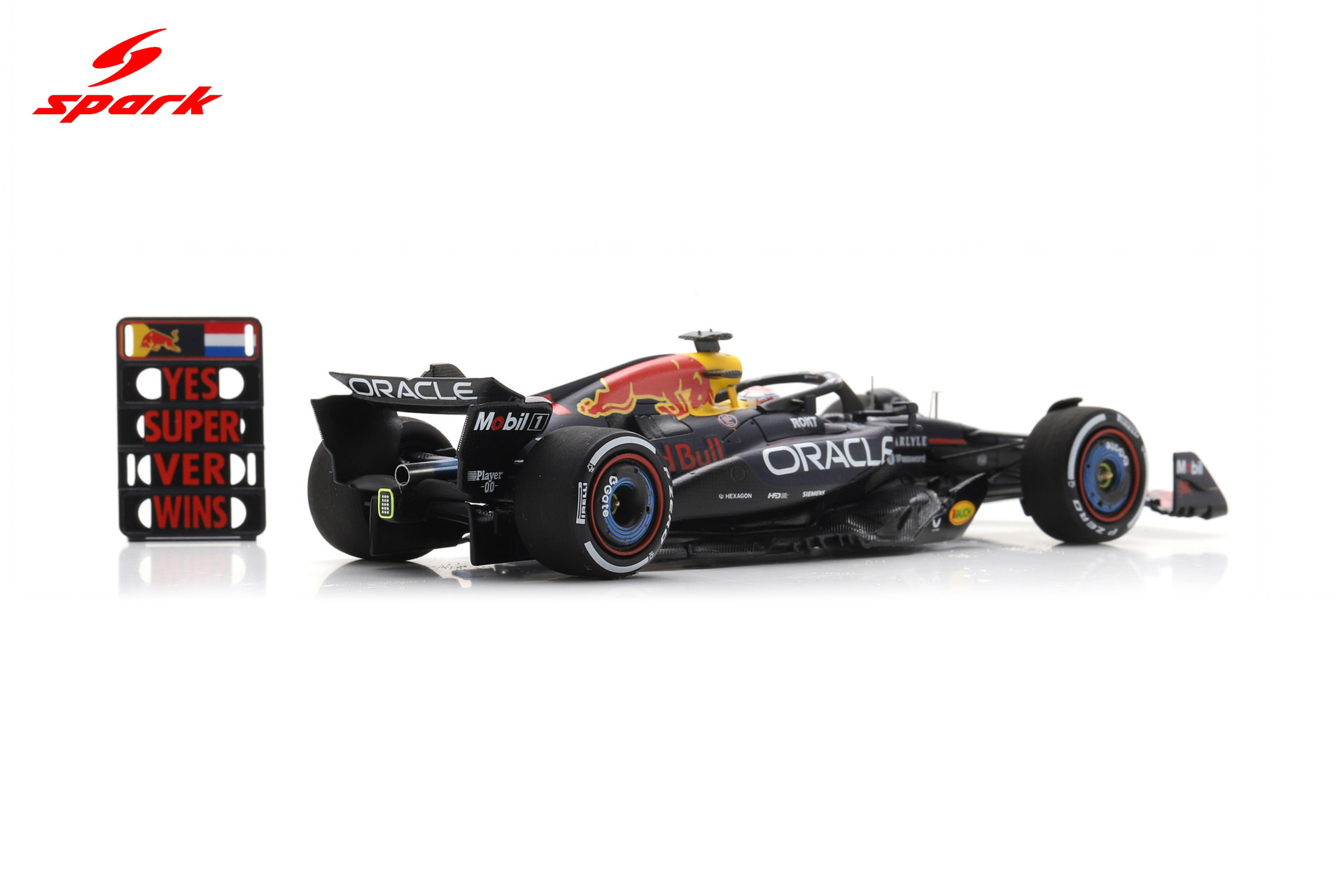 1:43 Max Verstappen Red Bull Racing F1 Winner Abu Dhabi 2025 (with pit board) - Spark Models
