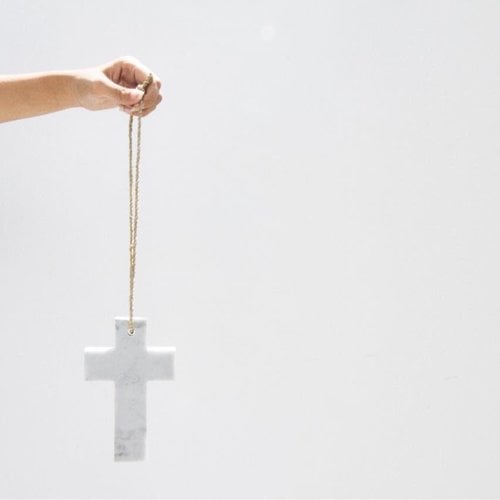 The Hanging Cross Marble - White - M