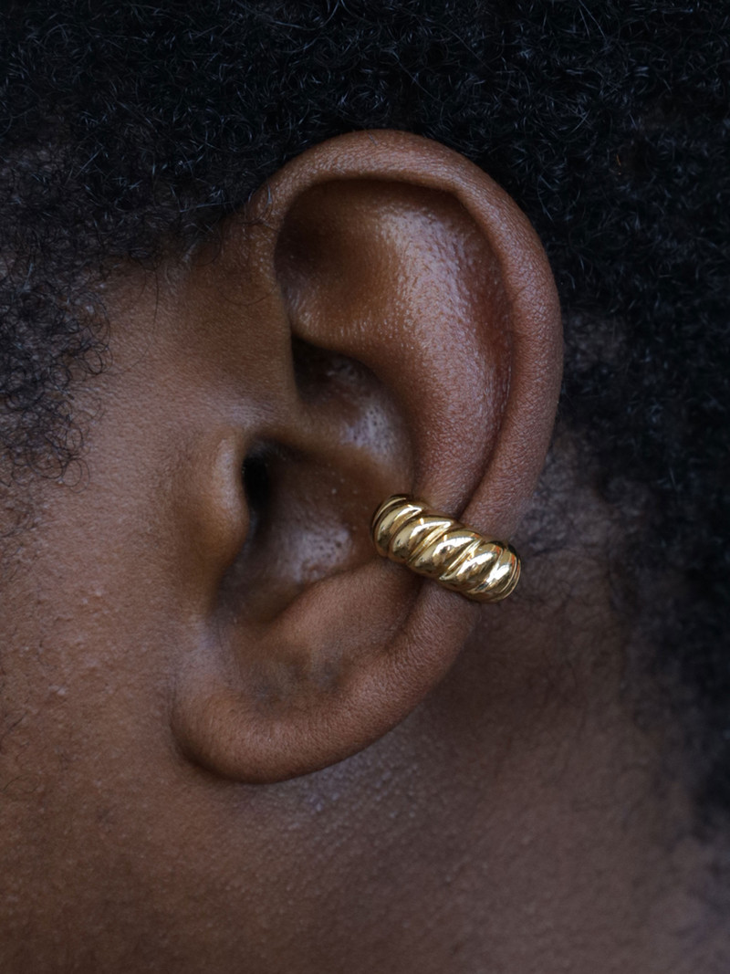 T.I.T.S. CROISSANT EAR CUFF GOLD