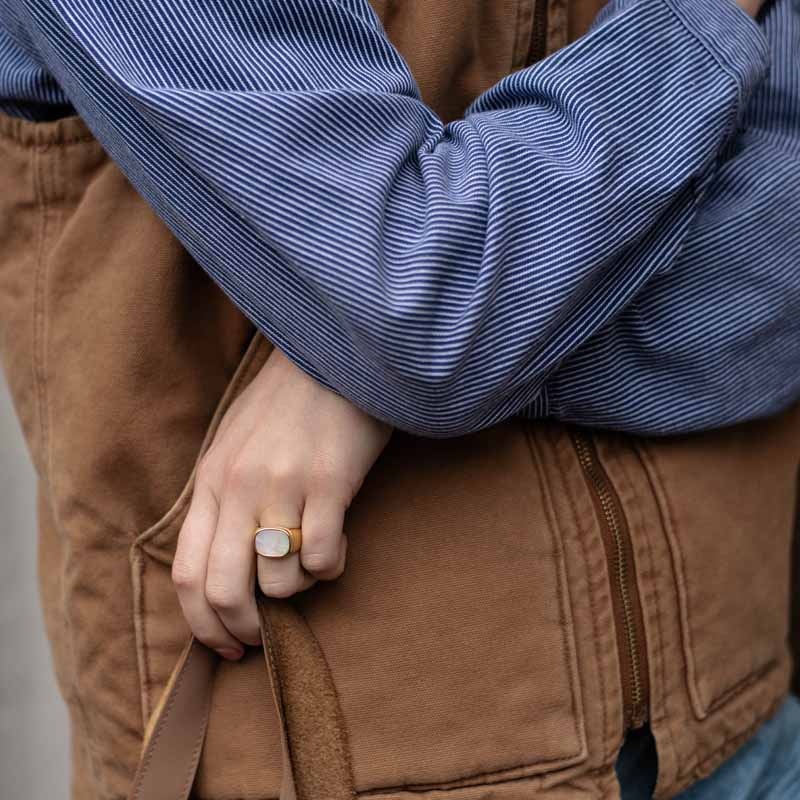 T.I.T.S. MOTHER OF PEARL RING GOUD