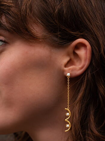 Boobelle pearl earring chain long