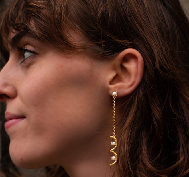 Boobelle pearl earring chain long