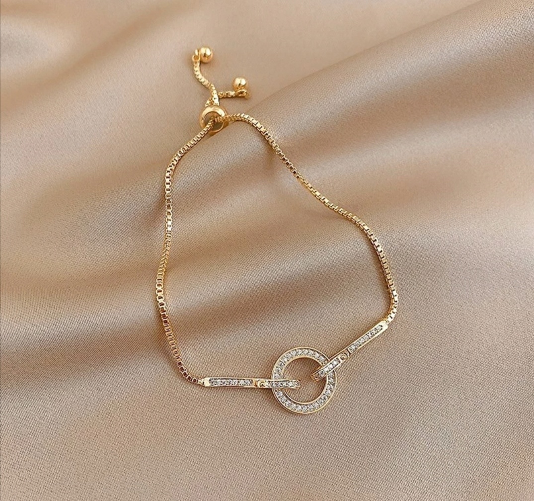 Goudkleurige armband met steentjes