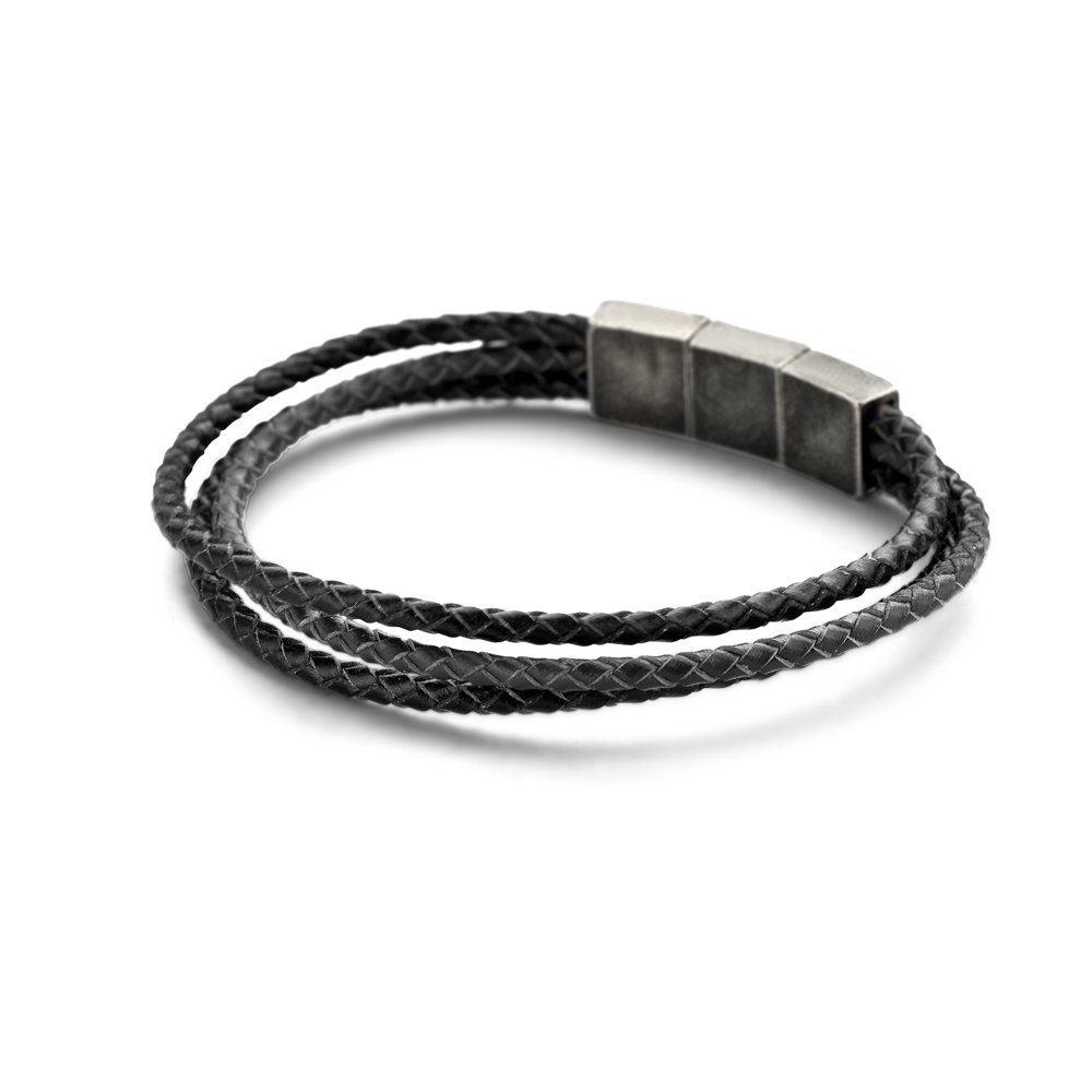 Multicolor leather bracelet with steel element