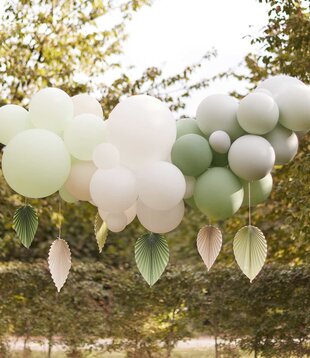 Ballonnenboog | salie groen met palmwaaier
