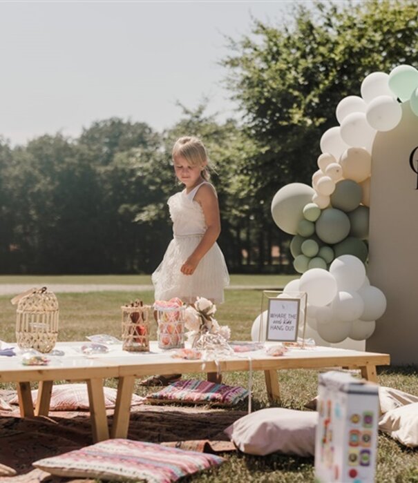 Picknicktafeltjes en decoratie te huur
