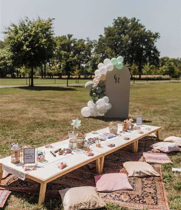 Picknicktafeltjes en decoratie te huur