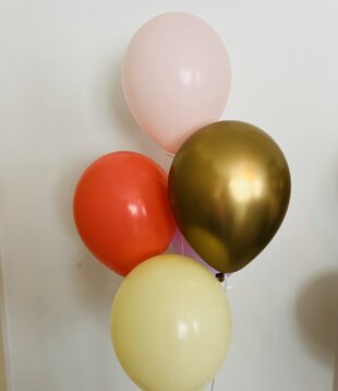 Ballonnentros gevuld met helium COLOR