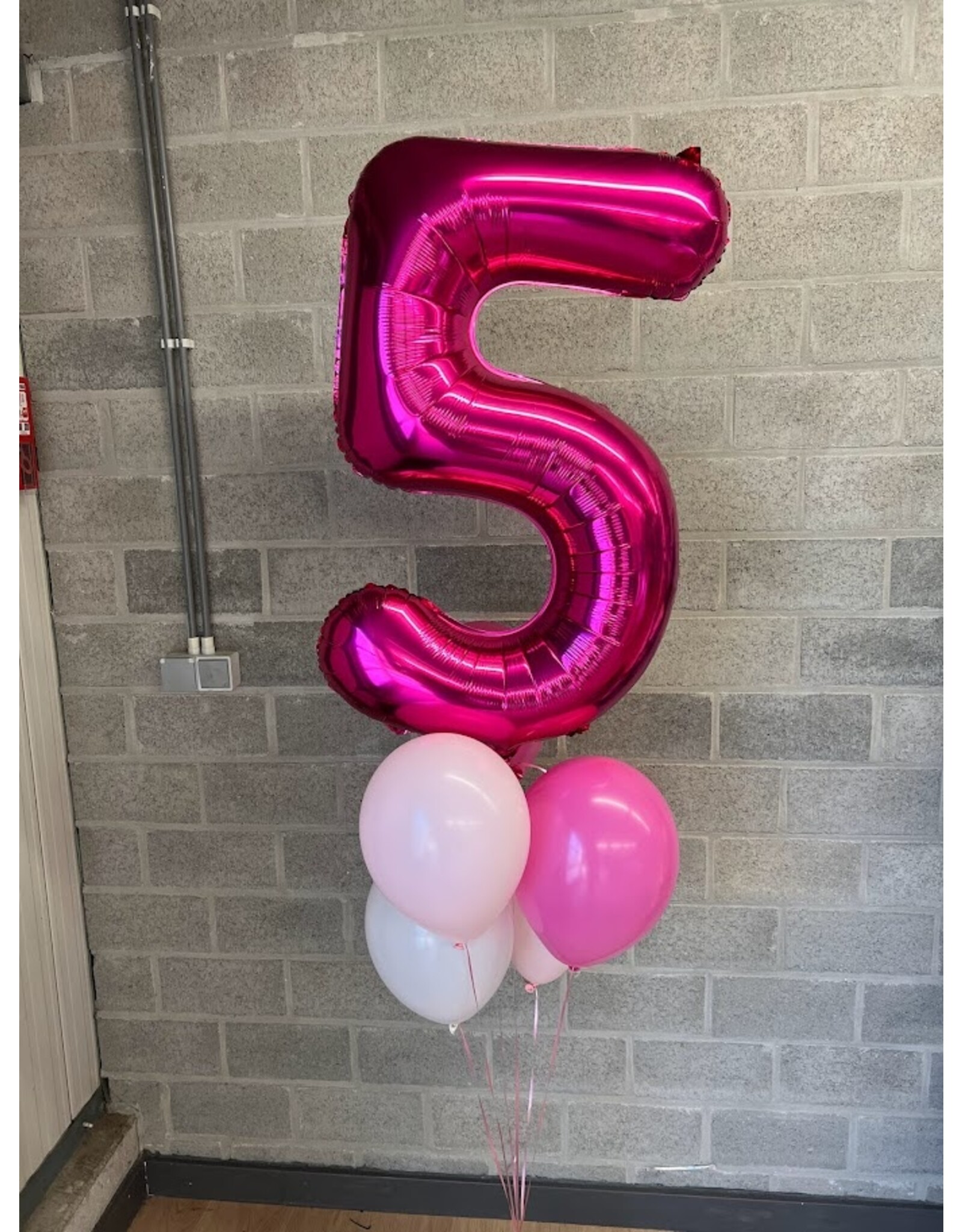 Cijferballon Fucshia gevuld met helium