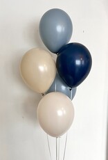 Ballonnentros gevuld met helium: Beige - Dusk blauw - Navy blauw Ballonnentros gevuld met helium: Beige - Dusk blauw - Navy blauw