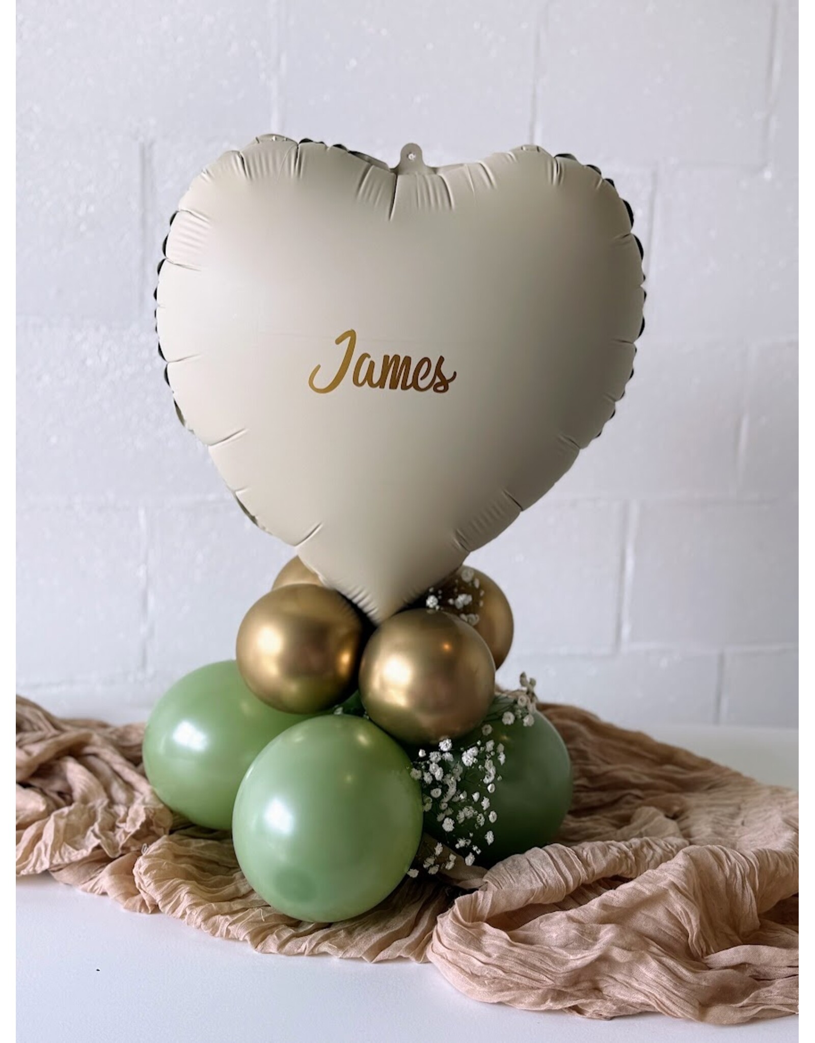 wowparty Cadeauballon met naam | Beige - olijfgroen