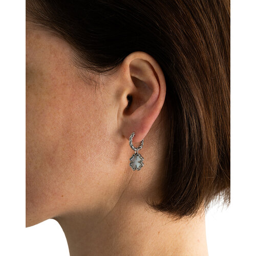 Buddha to Buddha Buddha to Buddha Oorbellen 197 Katja Klaver Parelmoer Zilver