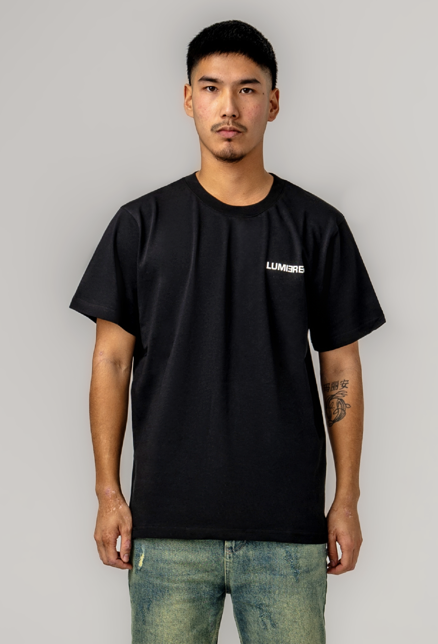 Black Plain Tee Rubber Logo - LUMI3RE