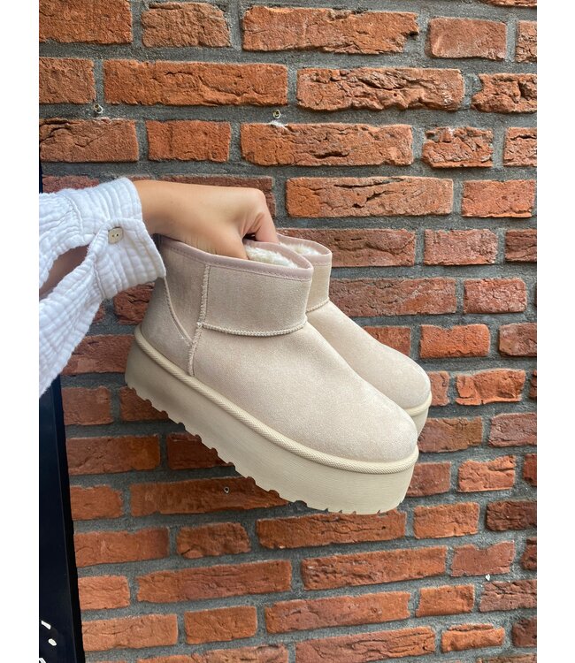 Inspired fluffy boots - Off White