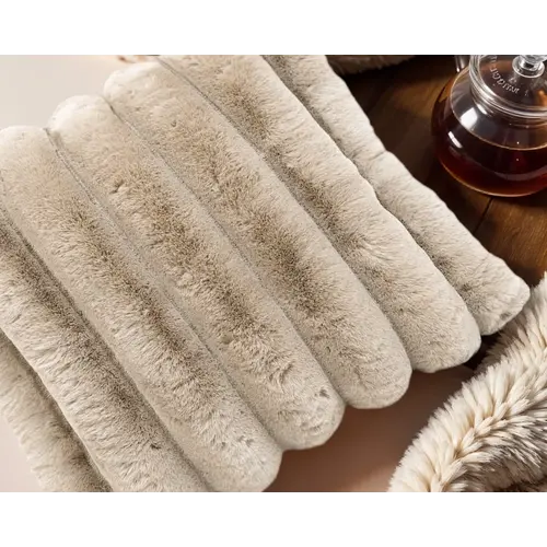 Primaviera DeLuxe Rib Rabbit Fur Sierkussen Zand 50 x 50